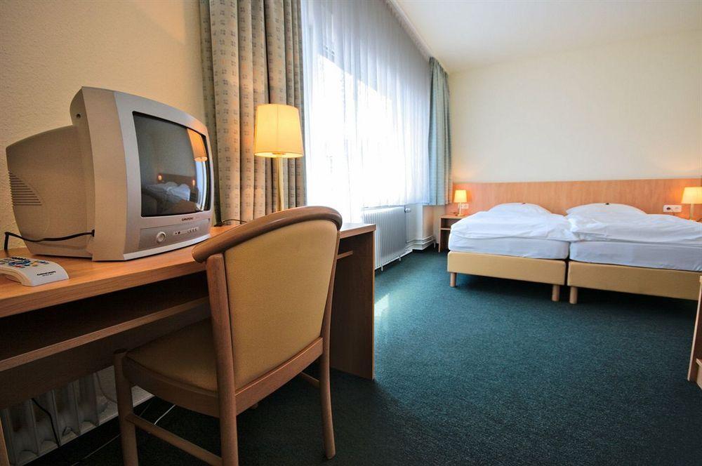 Hotel Wiking Kiel Exterior photo