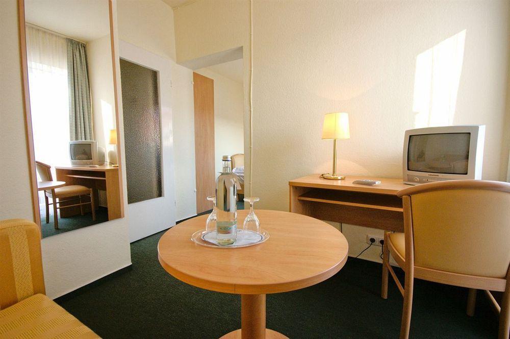 Hotel Wiking Kiel Exterior photo