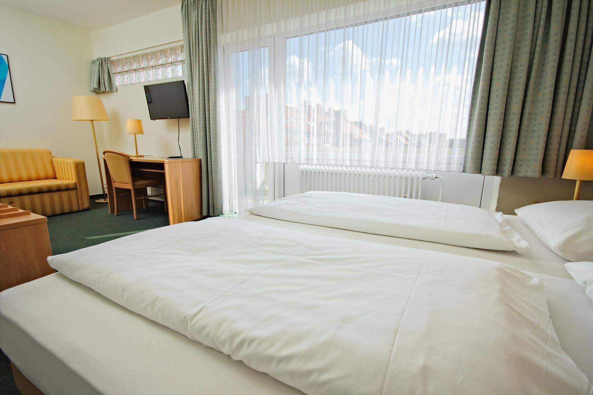 Hotel Wiking Kiel Exterior photo