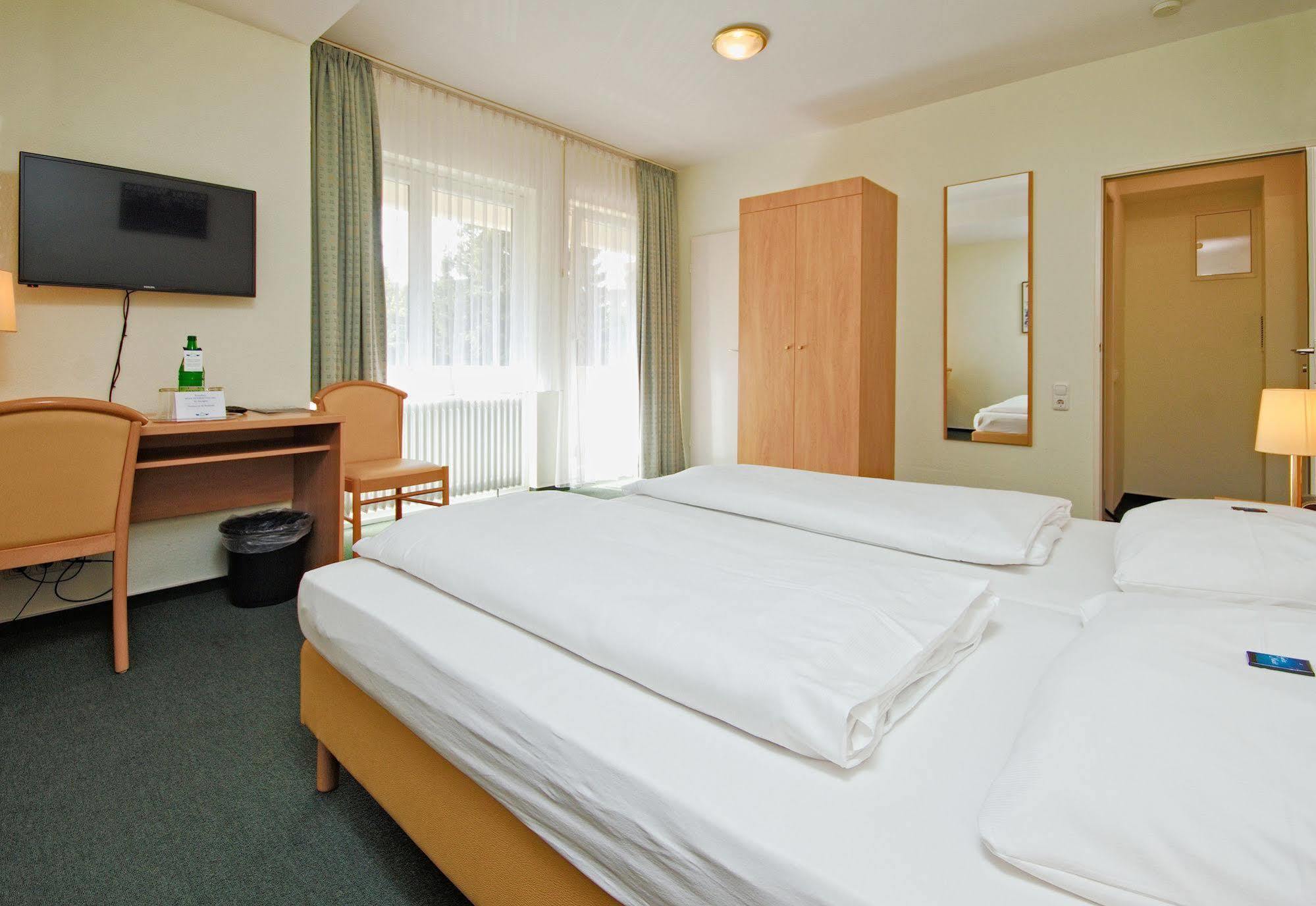 Hotel Wiking Kiel Exterior photo