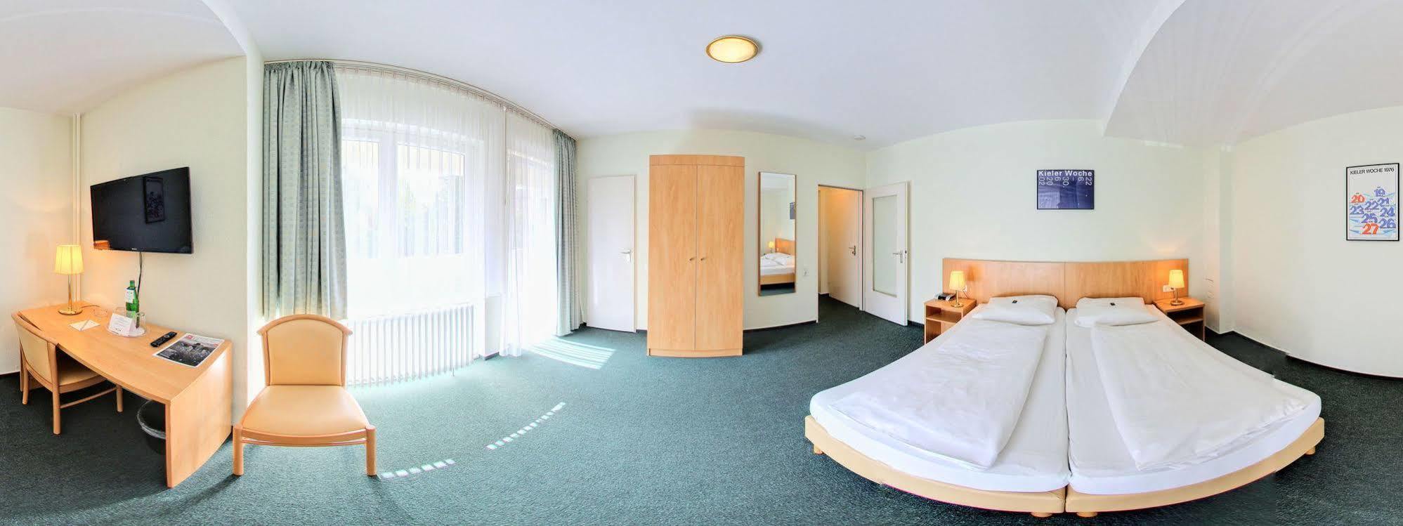 Hotel Wiking Kiel Exterior photo