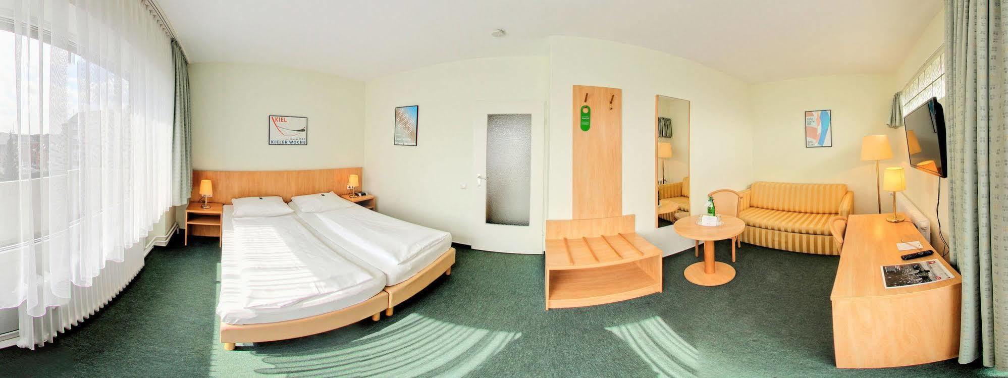 Hotel Wiking Kiel Exterior photo