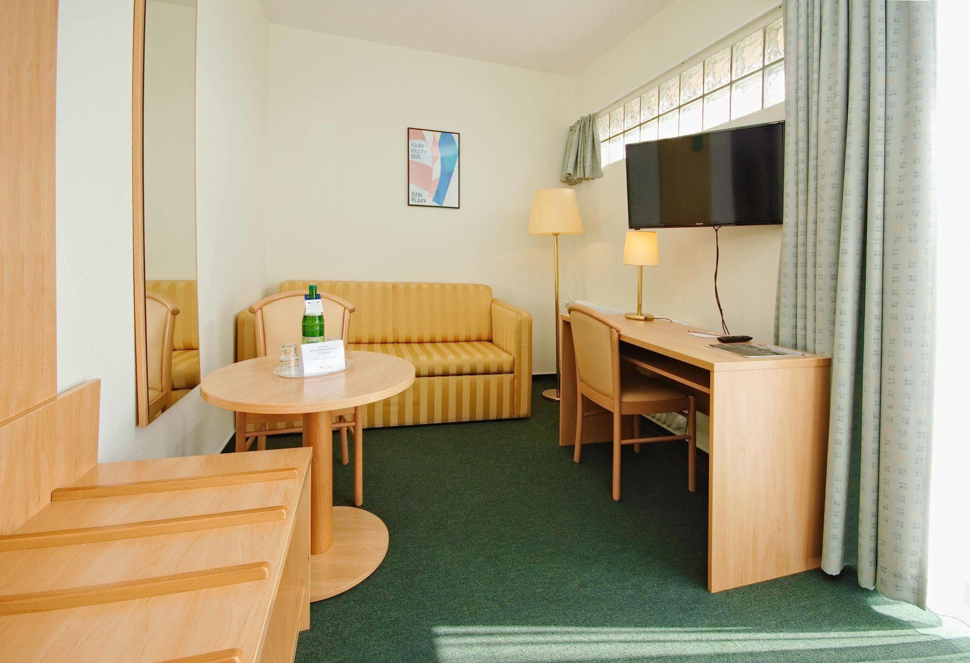 Hotel Wiking Kiel Exterior photo