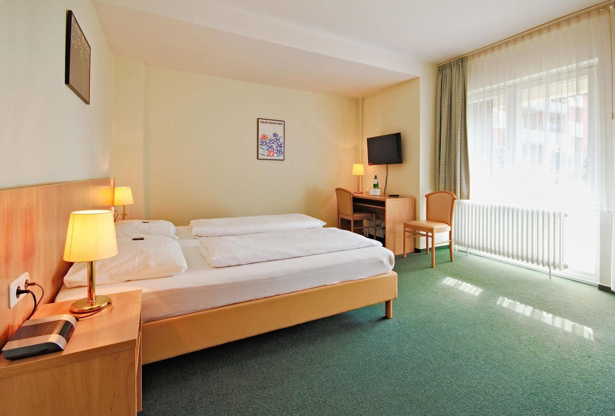 Hotel Wiking Kiel Exterior photo