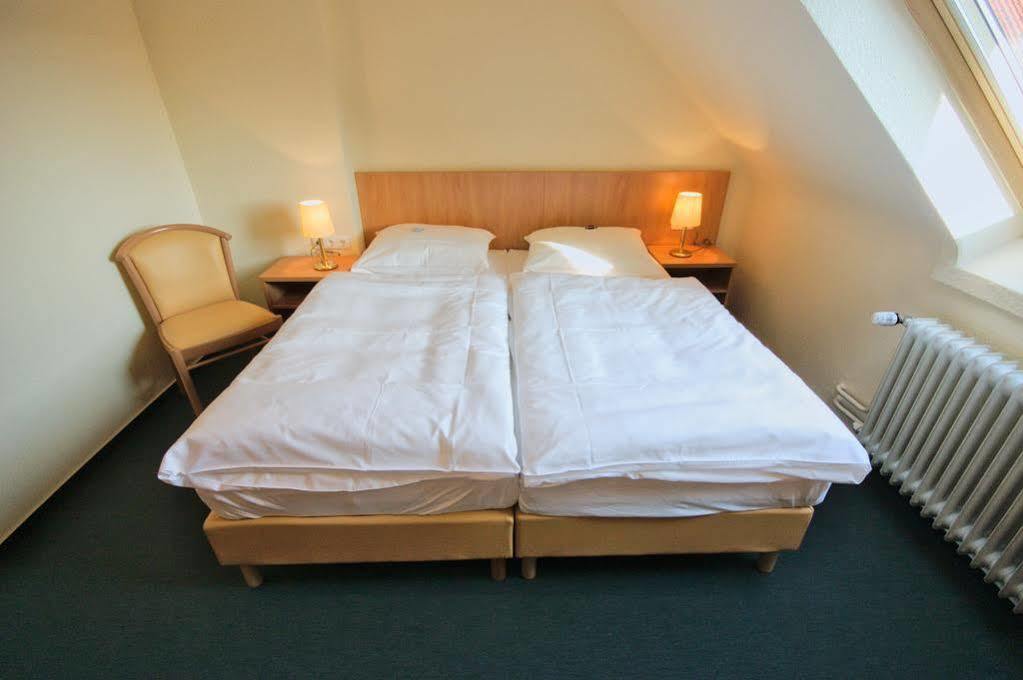 Hotel Wiking Kiel Exterior photo